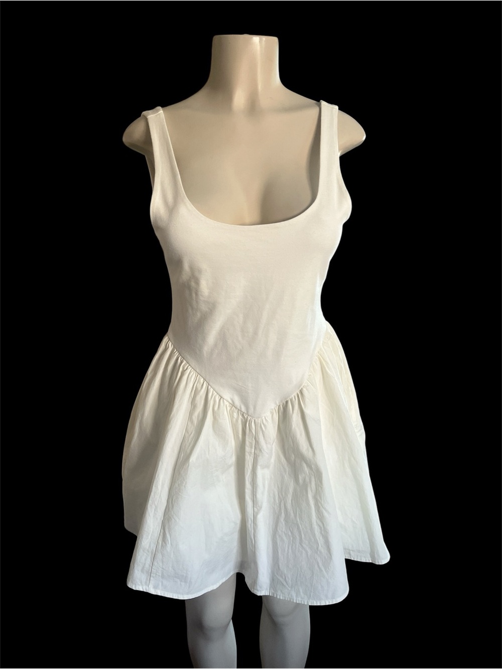 White Scoop Neck Sleeveless Dress